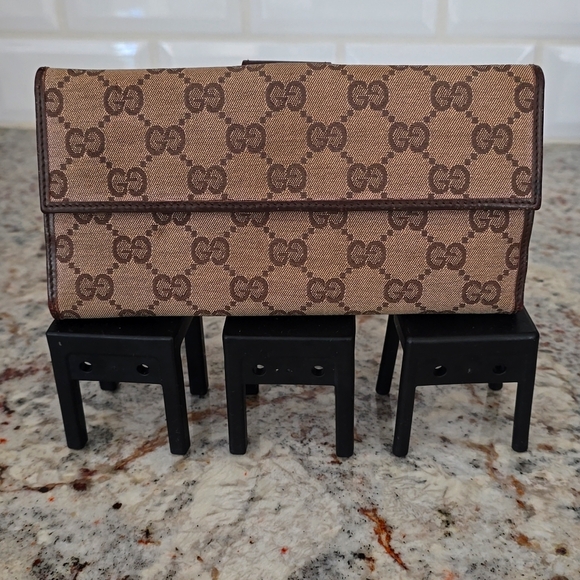 GUCCI wallet - Picture 1 of 15
